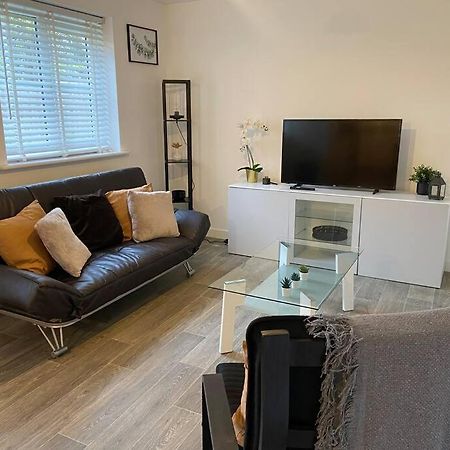 2 Bedroom Private Spacious Apartment In West Midlands Birmingham Bagian luar foto