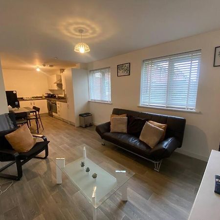2 Bedroom Private Spacious Apartment In West Midlands Birmingham Bagian luar foto
