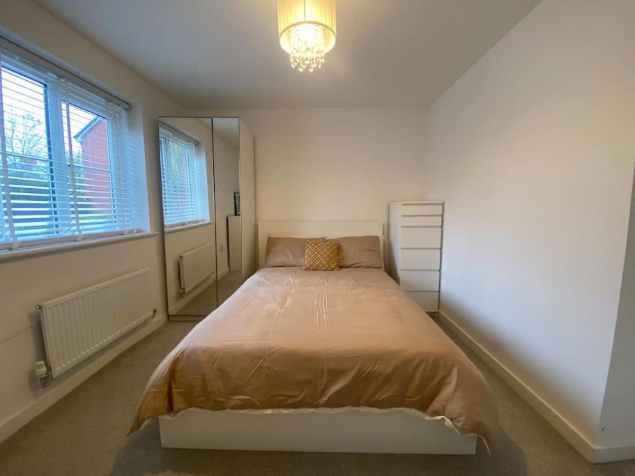 2 Bedroom Private Spacious Apartment In West Midlands Birmingham Bagian luar foto