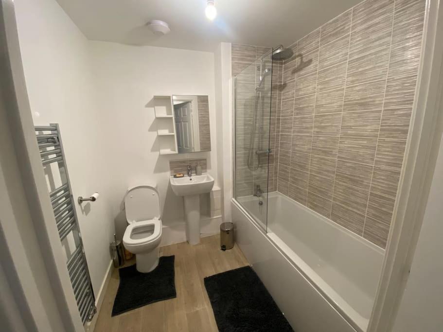 2 Bedroom Private Spacious Apartment In West Midlands Birmingham Bagian luar foto